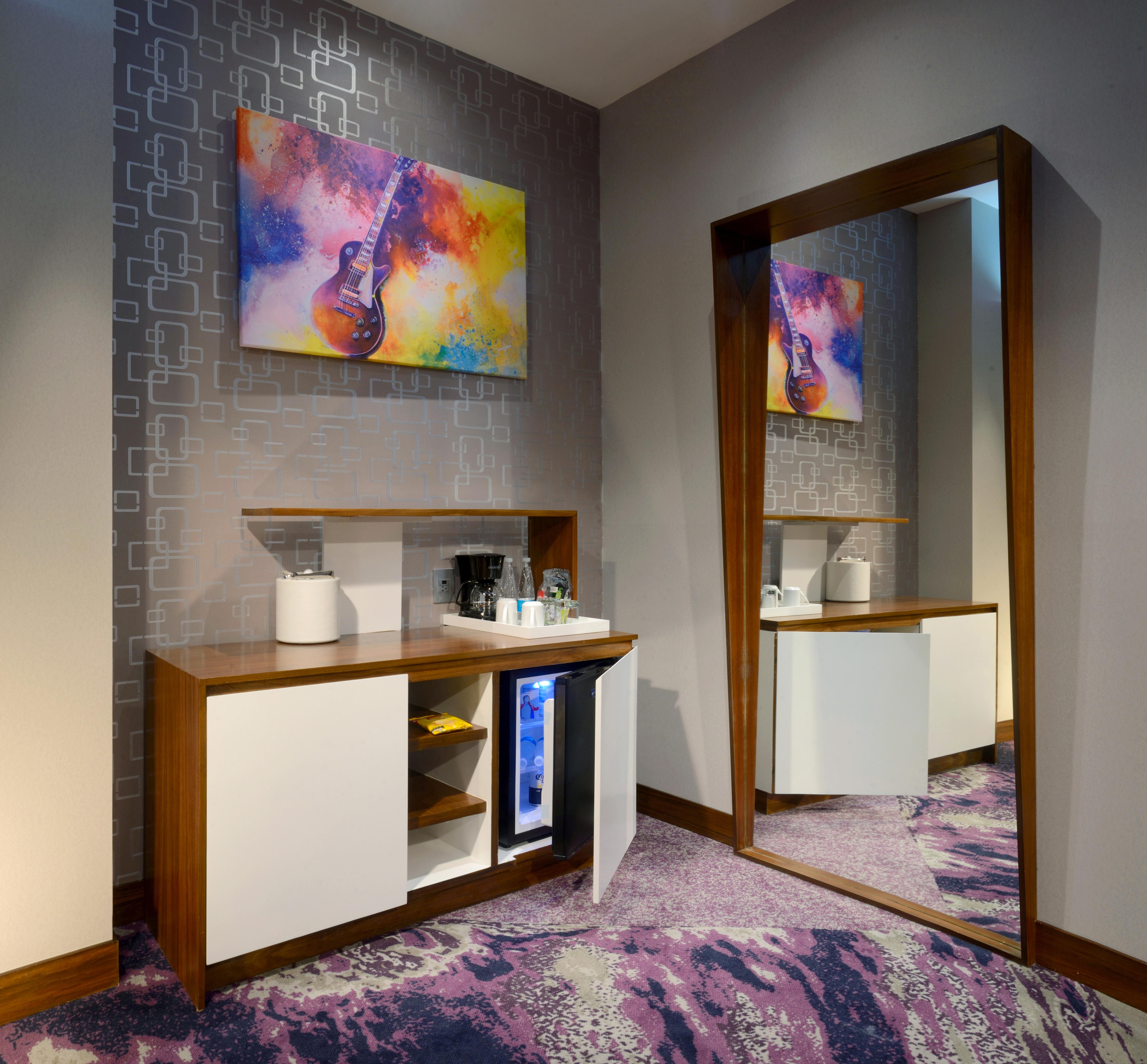 Hard Rock Hotel Guadalajara Zapopan Exterior foto A wet bar in a hotel room